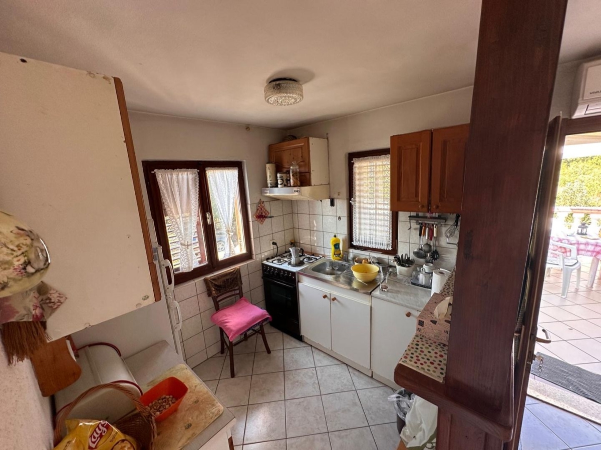 ISOLA DI KRK, VRH - casa bifamiliare, 170 m2, giardino!!!