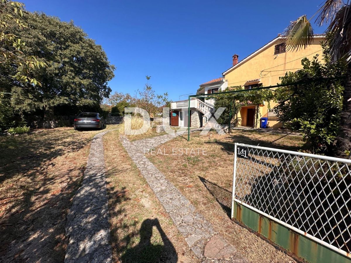 ISOLA DI KRK, VRH - casa bifamiliare, 170 m2, giardino!!!