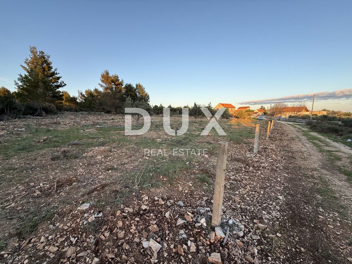 SEBENICO (dintorni) - Terreno edificabile, 1626 m2, posizione tranquilla!