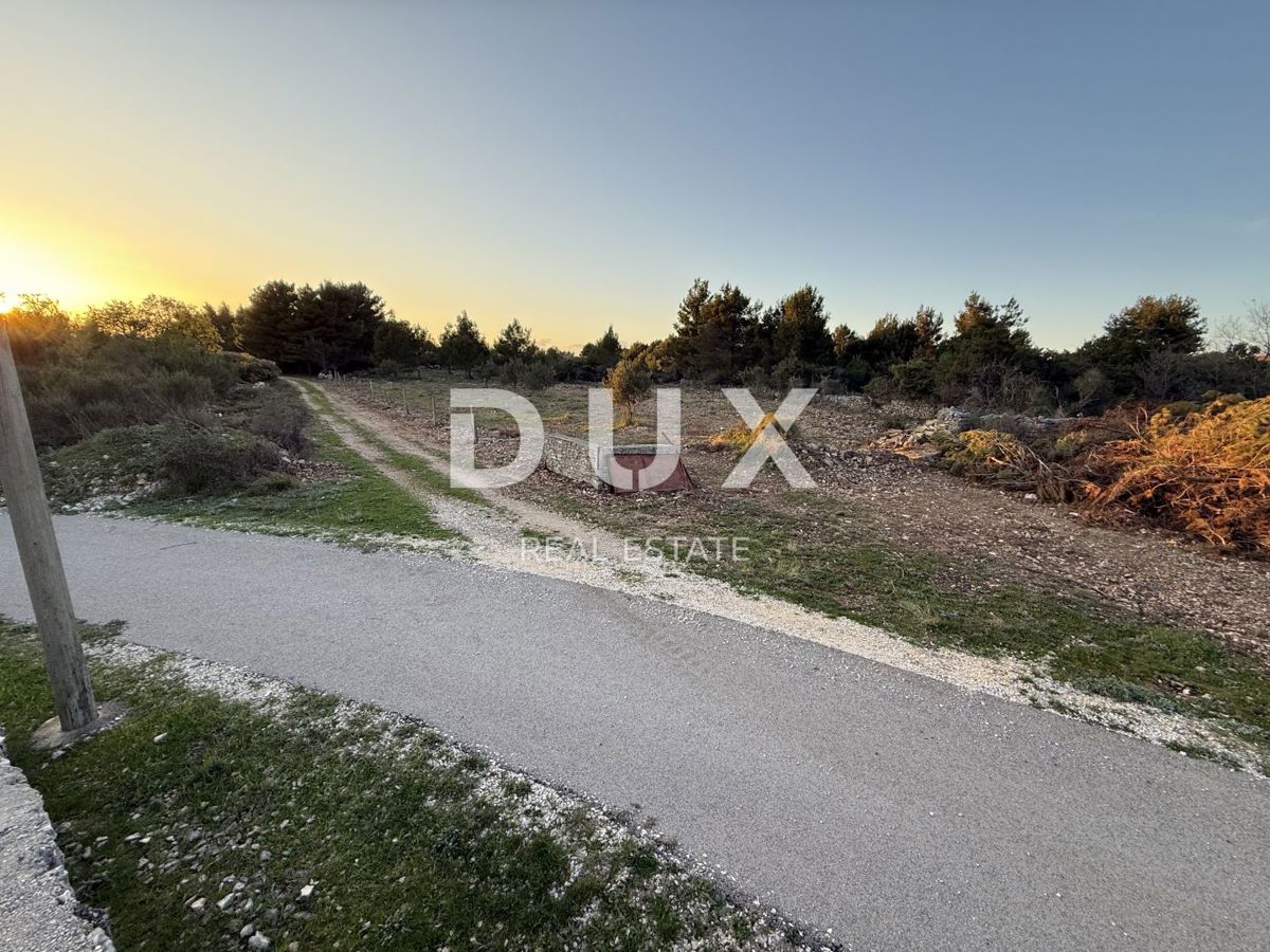SEBENICO (dintorni) - Terreno edificabile, 1626 m2, posizione tranquilla!