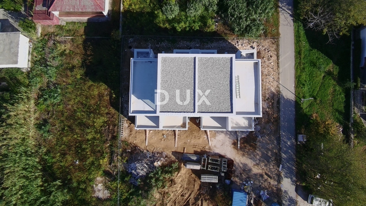 ZADAR, PRIVLAKA - Nuova costruzione con terrazza sul tetto e vista mare a 110 metri dalla spiaggia! D