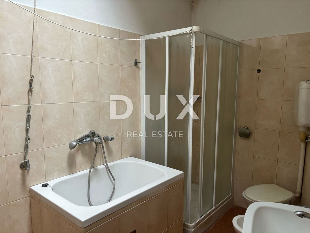 ISTRIA, PAZIN - Appartamento da ristrutturare nel centro città! PERMESSO DI UTILIZZO!
