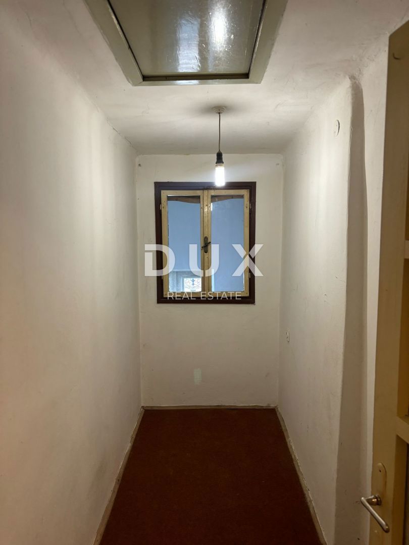 ISTRIA, PAZIN - Appartamento da ristrutturare nel centro città! PERMESSO DI UTILIZZO!