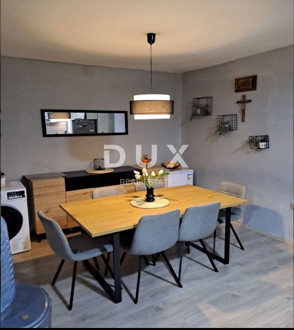 ZADAR, VRSI - Casa a tre piani in posizione tranquilla