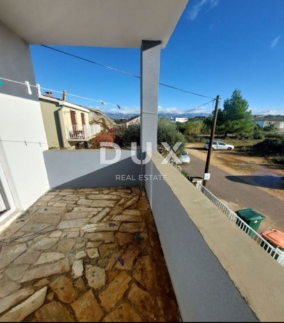 ZADAR, VRSI - Casa a tre piani in posizione tranquilla