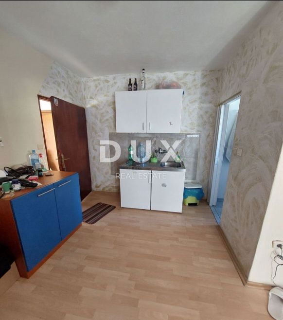 ZADAR, VRSI - Casa a tre piani in posizione tranquilla