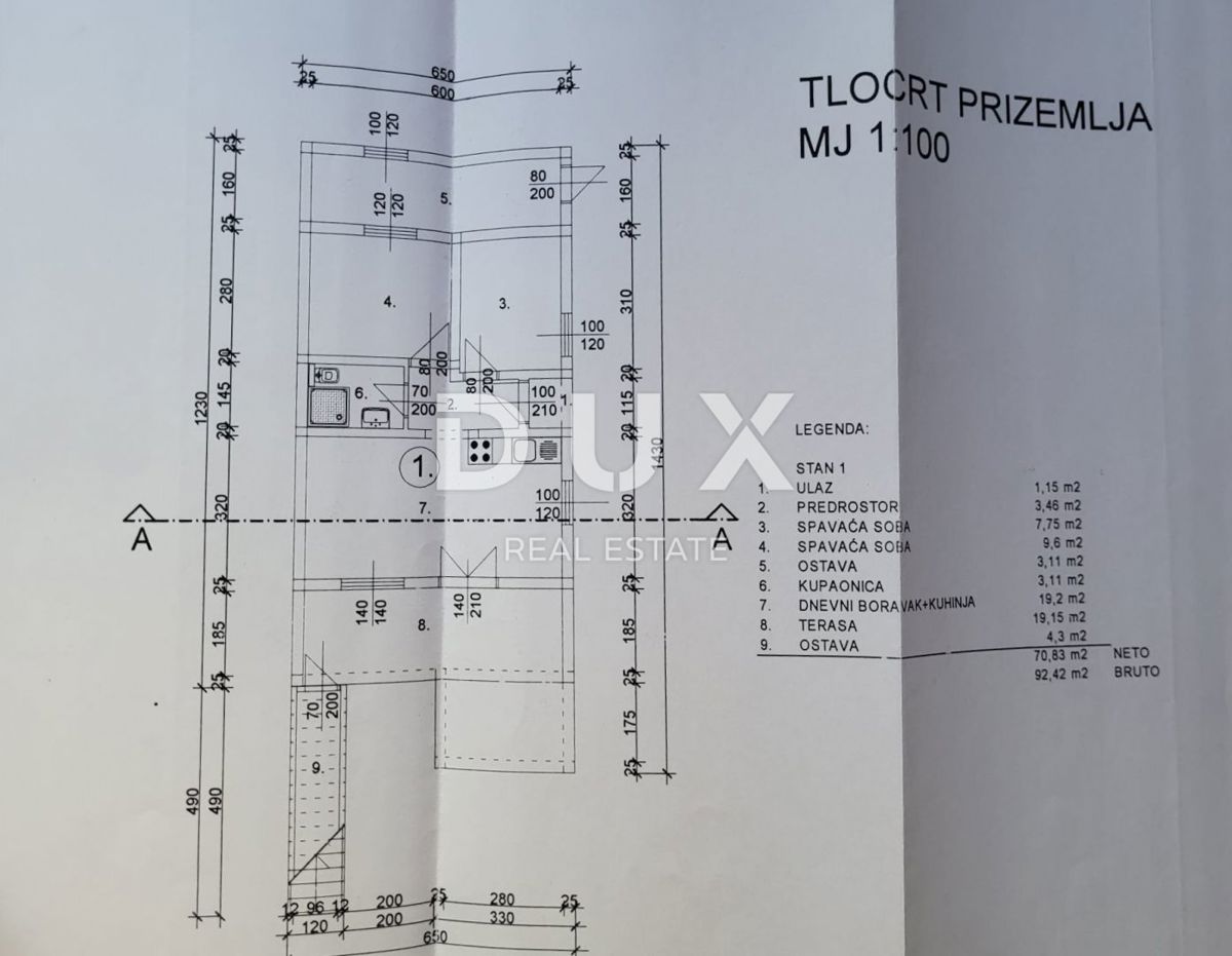 ZADAR, VRSI - Casa a tre piani in posizione tranquilla