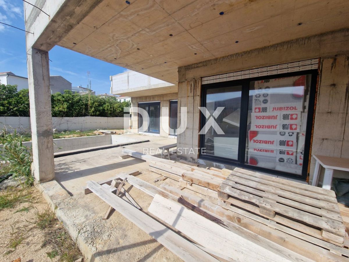 ISOLA DI PAG, CITTÀ DI PAG - Villa con piscina in costruzione