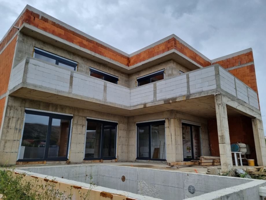 ISOLA DI PAG, CITTÀ DI PAG - Villa con piscina in costruzione