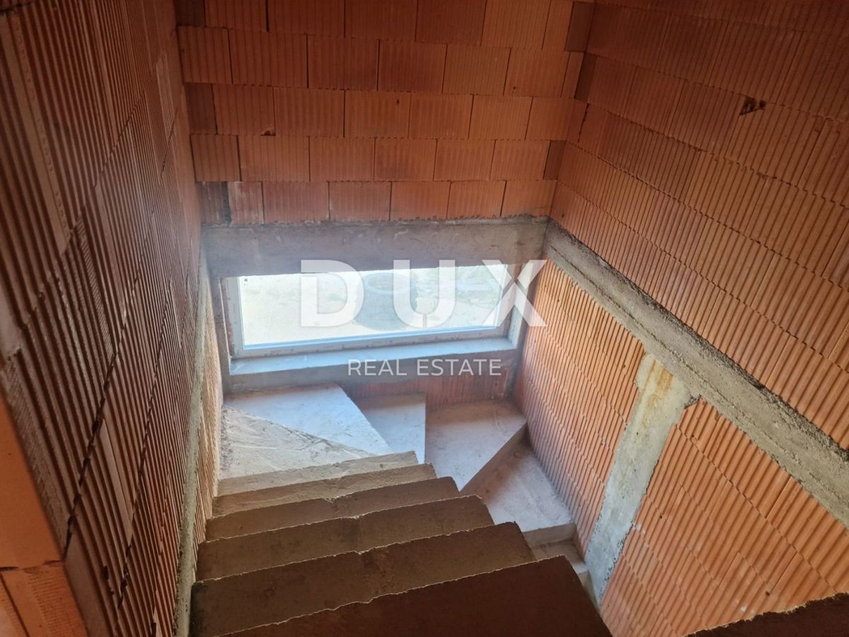 ISOLA DI PAG, CITTÀ DI PAG - Villa con piscina in costruzione