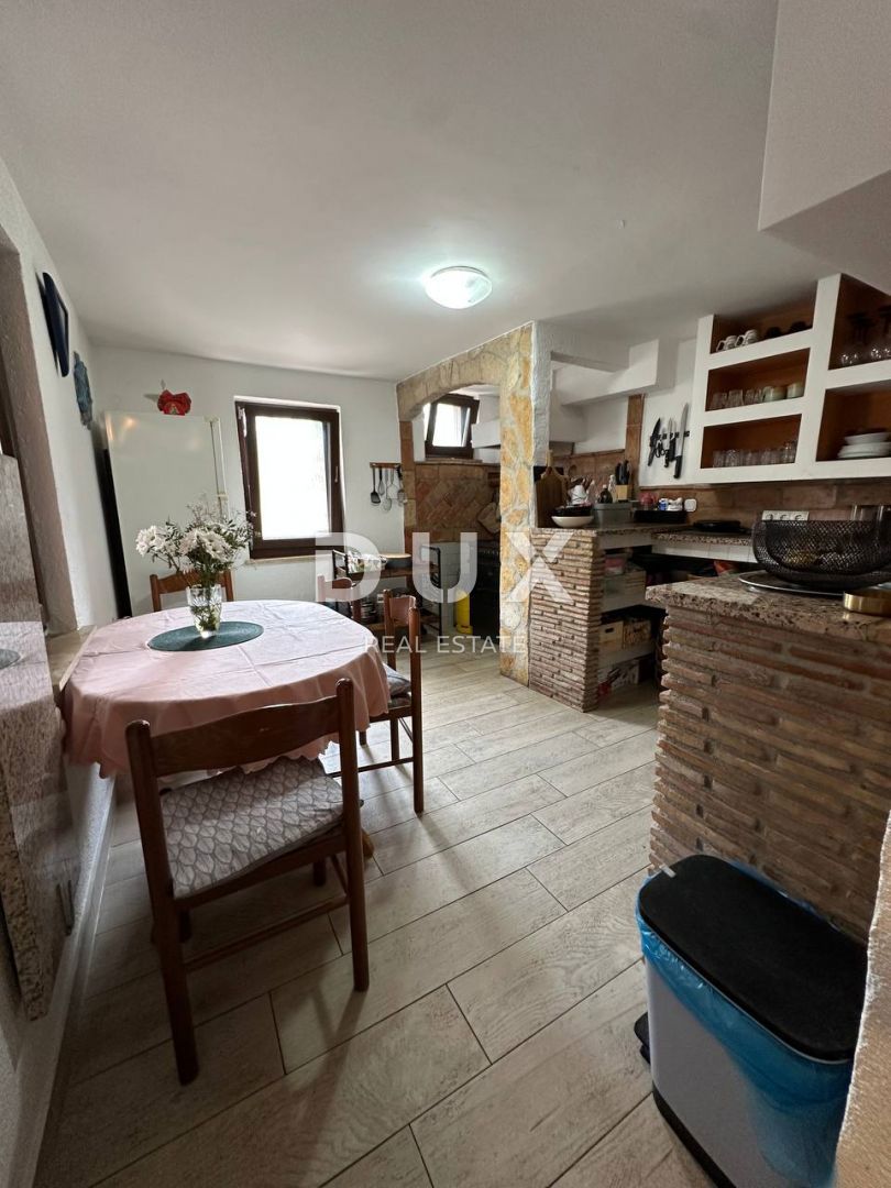 ISTRIA, PARENZO - Casa bifamiliare vicino a Parenzo