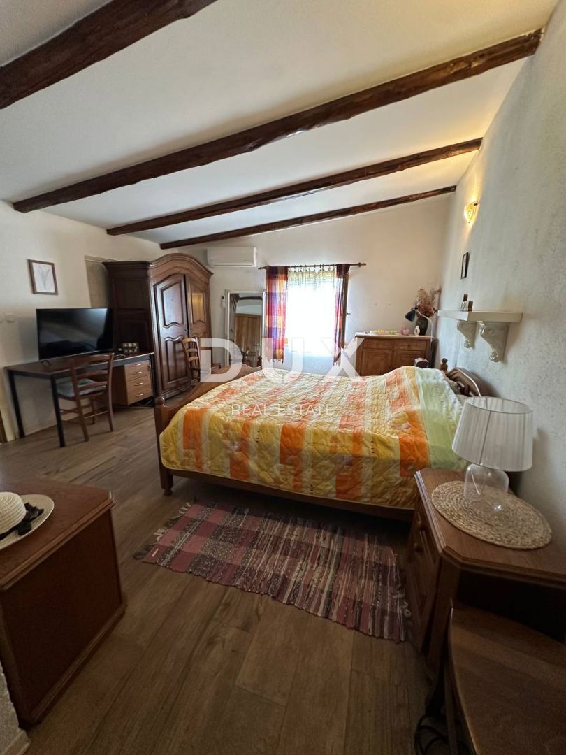 ISTRIA, PARENZO - Casa bifamiliare vicino a Parenzo