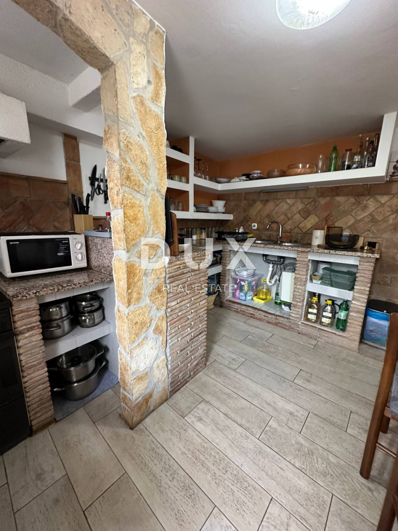 ISTRIA, PARENZO - Casa bifamiliare vicino a Parenzo