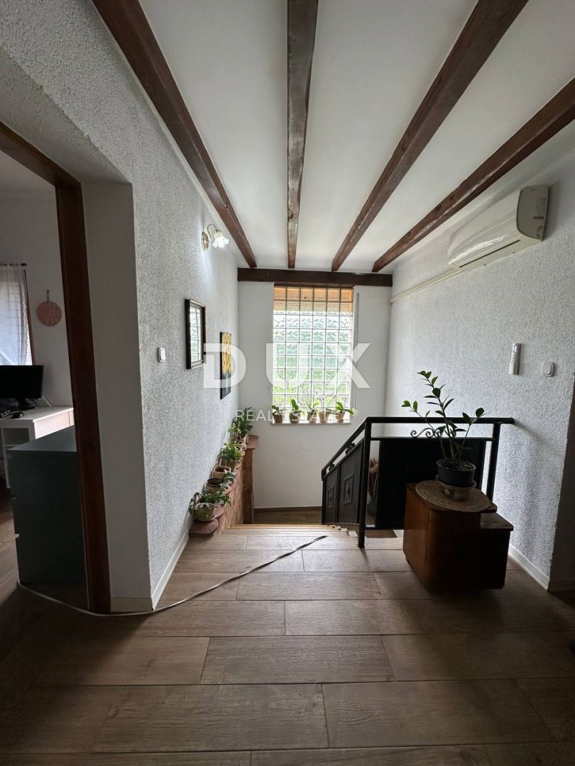 ISTRIA, PARENZO - Casa bifamiliare vicino a Parenzo
