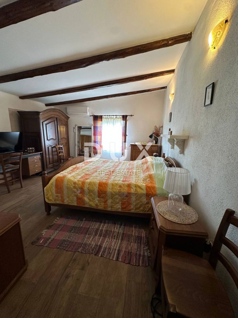 ISTRIA, PARENZO - Casa bifamiliare vicino a Parenzo