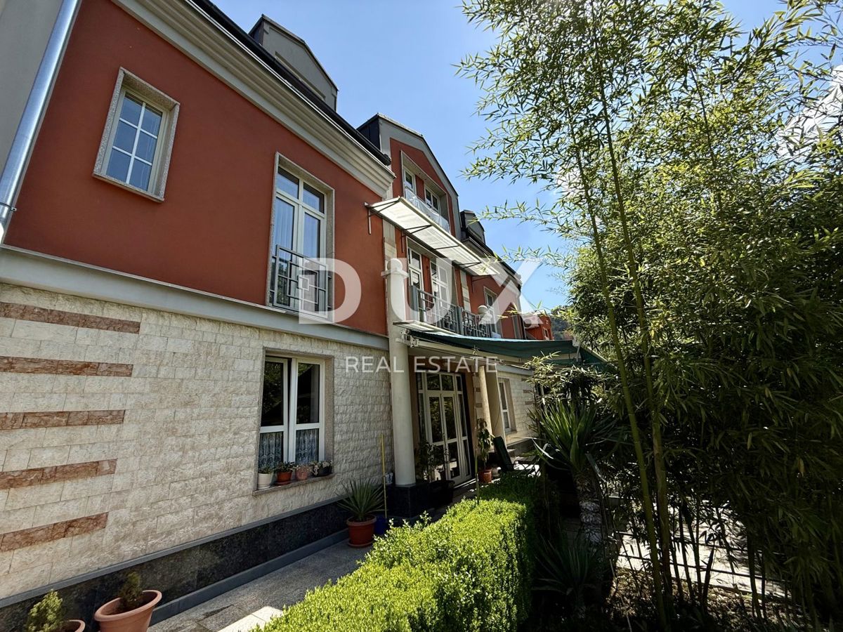 SAMOBOR, CENTRO - bellissima casa con ampio giardino!
