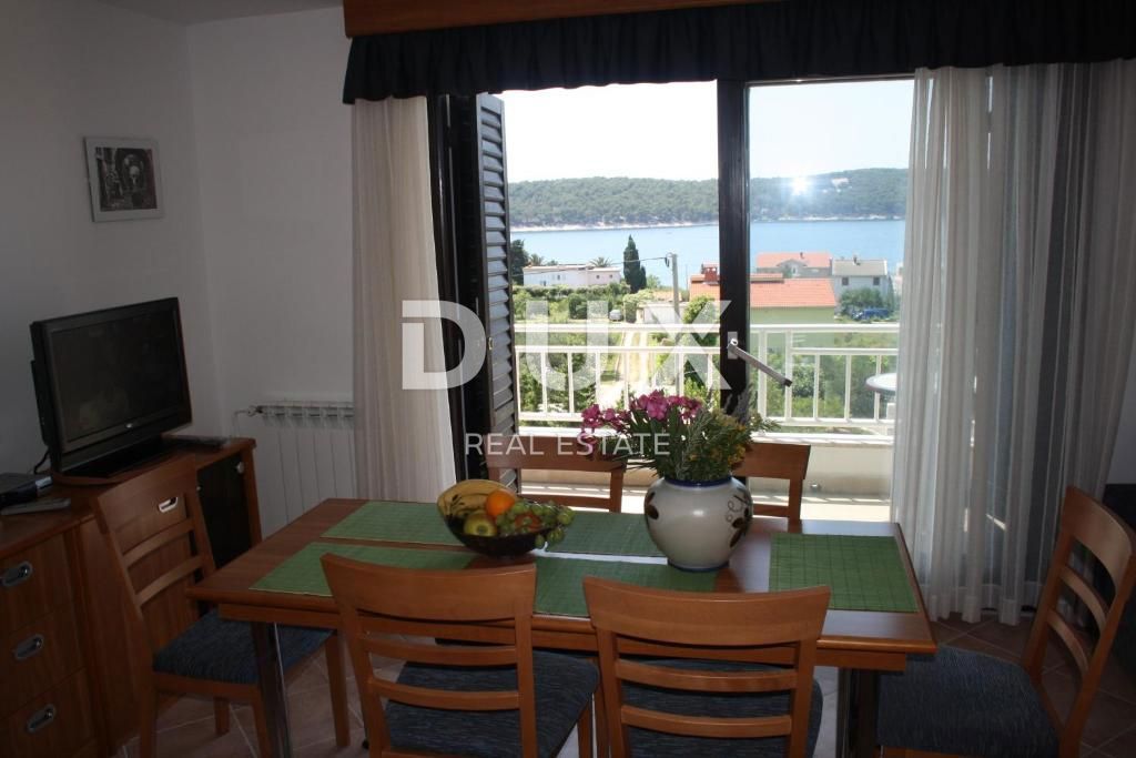 ISOLA DI RAB, BARBAT - villa con 5 appartamenti e piscina