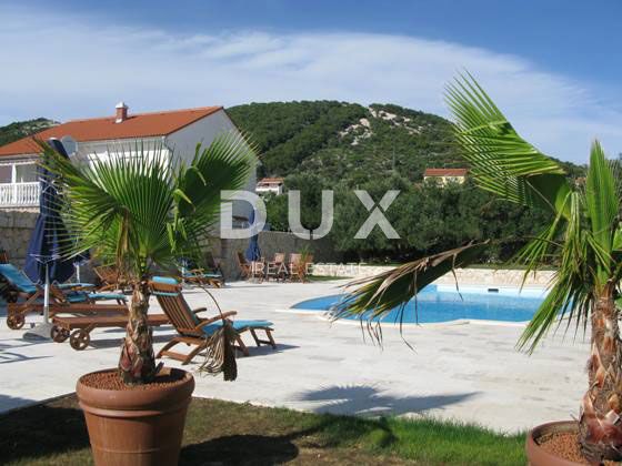ISOLA DI RAB, BARBAT - villa con 5 appartamenti e piscina