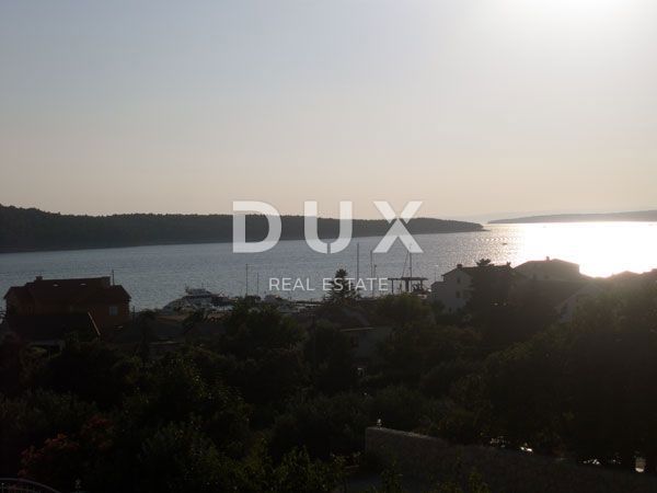 ISOLA DI RAB, BARBAT - villa con 5 appartamenti e piscina