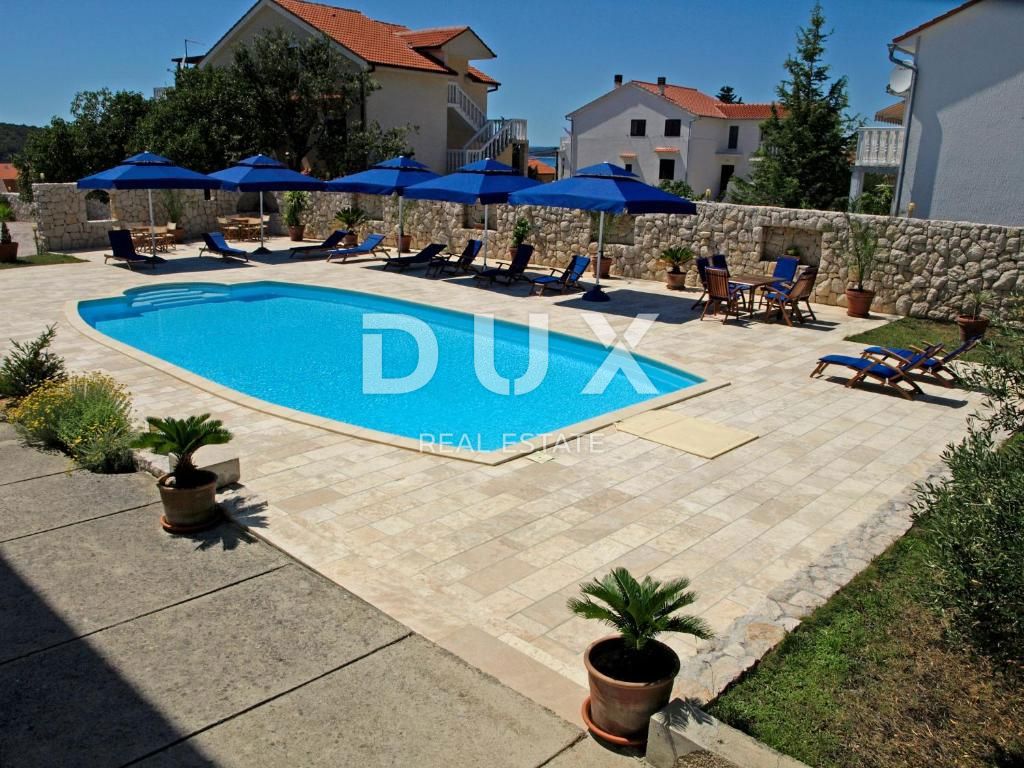 ISOLA DI RAB, BARBAT - villa con 5 appartamenti e piscina
