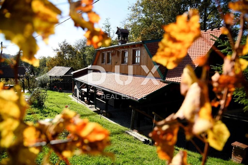 LUSSO A ZAGORJE - DUE CASE, PISCINA, JACUZZI, SAUNA, ENOTECA - UN'OASI DI PRIVACY A SOLI 35 MINUTI DA ZAGABRIA!