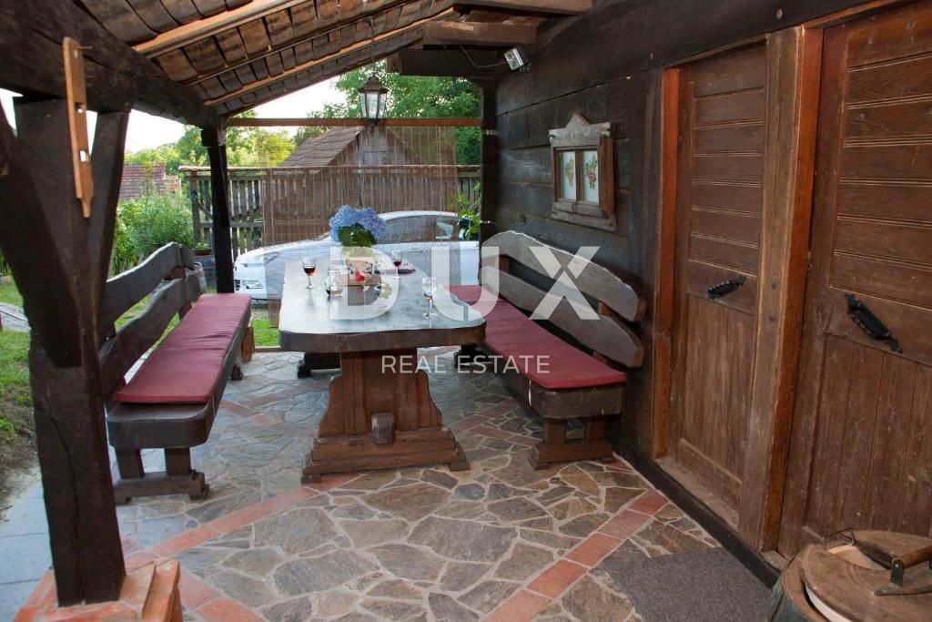 LUSSO A ZAGORJE - DUE CASE, PISCINA, JACUZZI, SAUNA, ENOTECA - UN'OASI DI PRIVACY A SOLI 35 MINUTI DA ZAGABRIA!