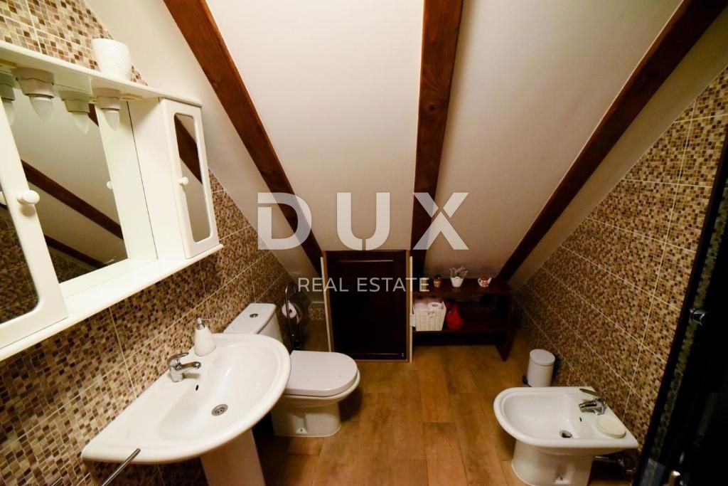 LUSSO A ZAGORJE - DUE CASE, PISCINA, JACUZZI, SAUNA, ENOTECA - UN'OASI DI PRIVACY A SOLI 35 MINUTI DA ZAGABRIA!