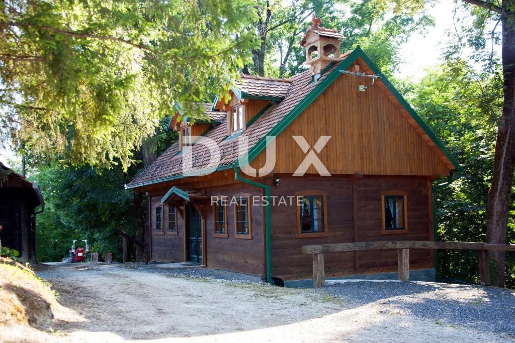 LUSSO A ZAGORJE - DUE CASE, PISCINA, JACUZZI, SAUNA, ENOTECA - UN'OASI DI PRIVACY A SOLI 35 MINUTI DA ZAGABRIA!