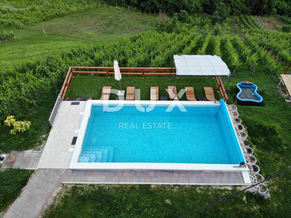 LUSSO A ZAGORJE - DUE CASE, PISCINA, JACUZZI, SAUNA, ENOTECA - UN'OASI DI PRIVACY A SOLI 35 MINUTI DA ZAGABRIA!