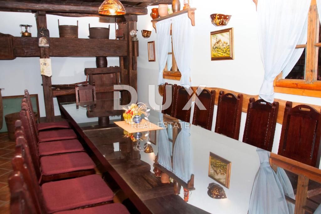 LUSSO A ZAGORJE - DUE CASE, PISCINA, JACUZZI, SAUNA, ENOTECA - UN'OASI DI PRIVACY A SOLI 35 MINUTI DA ZAGABRIA!