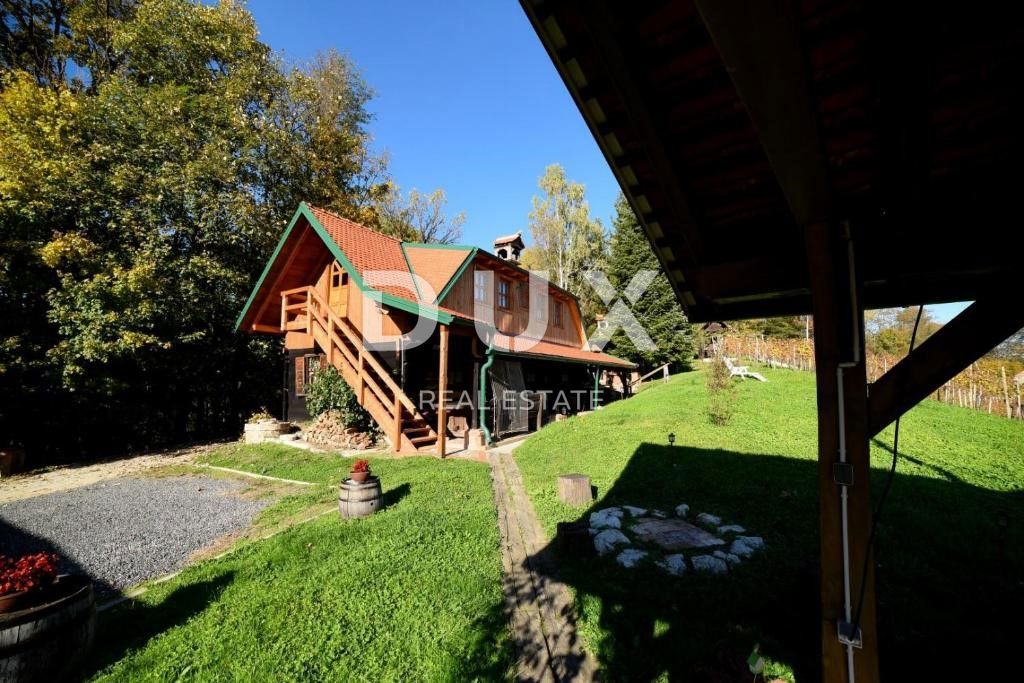 LUSSO A ZAGORJE - DUE CASE, PISCINA, JACUZZI, SAUNA, ENOTECA - UN'OASI DI PRIVACY A SOLI 35 MINUTI DA ZAGABRIA!