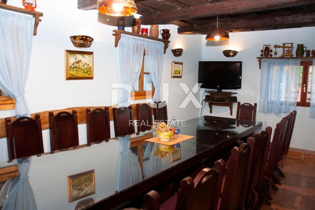LUSSO A ZAGORJE - DUE CASE, PISCINA, JACUZZI, SAUNA, ENOTECA - UN'OASI DI PRIVACY A SOLI 35 MINUTI DA ZAGABRIA!