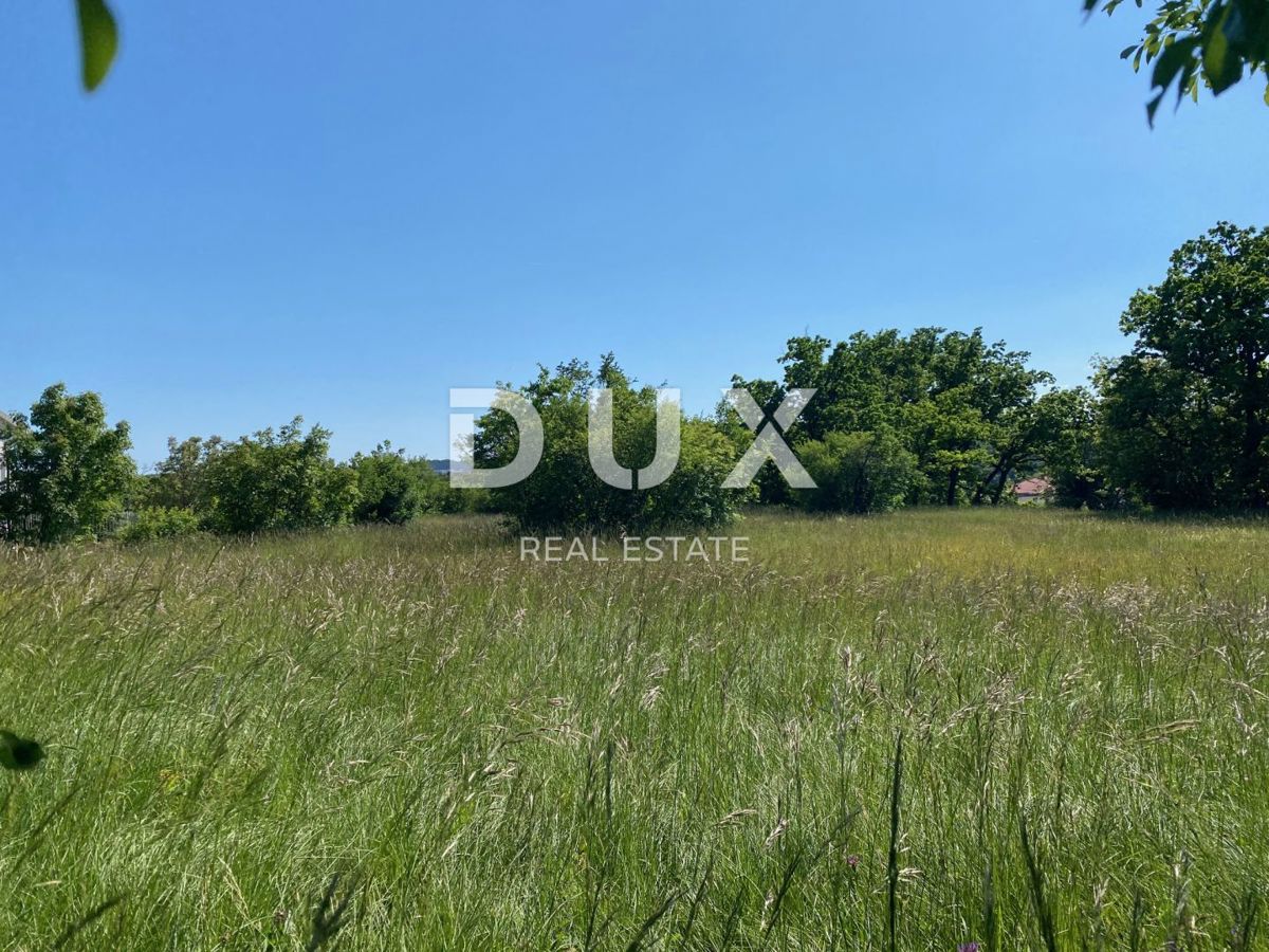 RIJEKA, ČAVLE - terreno edificabile 1.227 m2 COMPLETAMENTE PIANETALE! per un edificio residenziale / appartamenti / monolocali / case unifamiliari / ville! OPPORTUNITÀ!