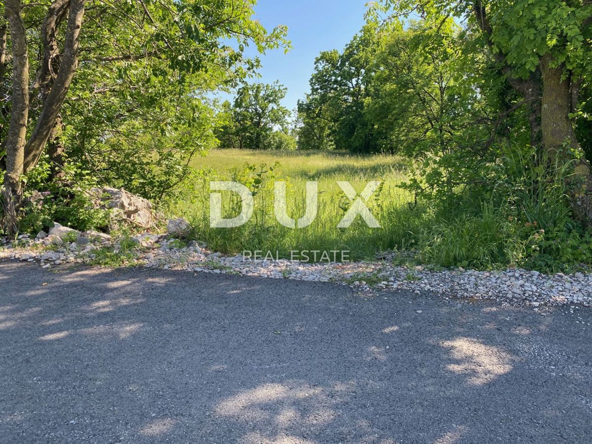 RIJEKA, ČAVLE - terreno edificabile 1.227 m2 COMPLETAMENTE PIANETALE! per un edificio residenziale / appartamenti / monolocali / case unifamiliari / ville! OPPORTUNITÀ!