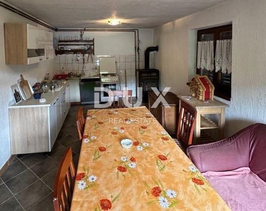 GOSPIĆ, BUŽIM - casa con ampio giardino, ideale per il turismo