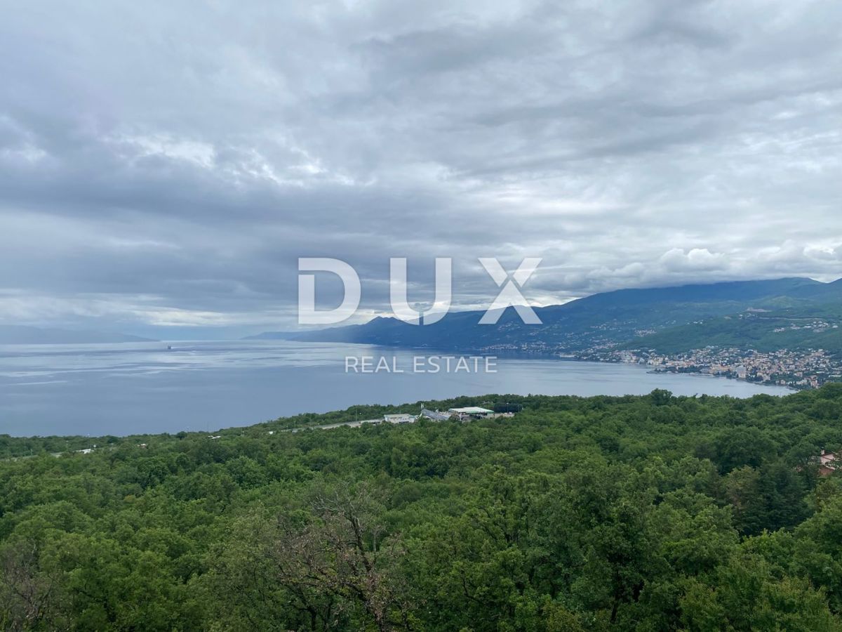 RIJEKA, KASTAV - Appartamento con 2 camere da letto + soggiorno con vista panoramica sul mare + 2 posti auto! OPPORTUNITÀ!