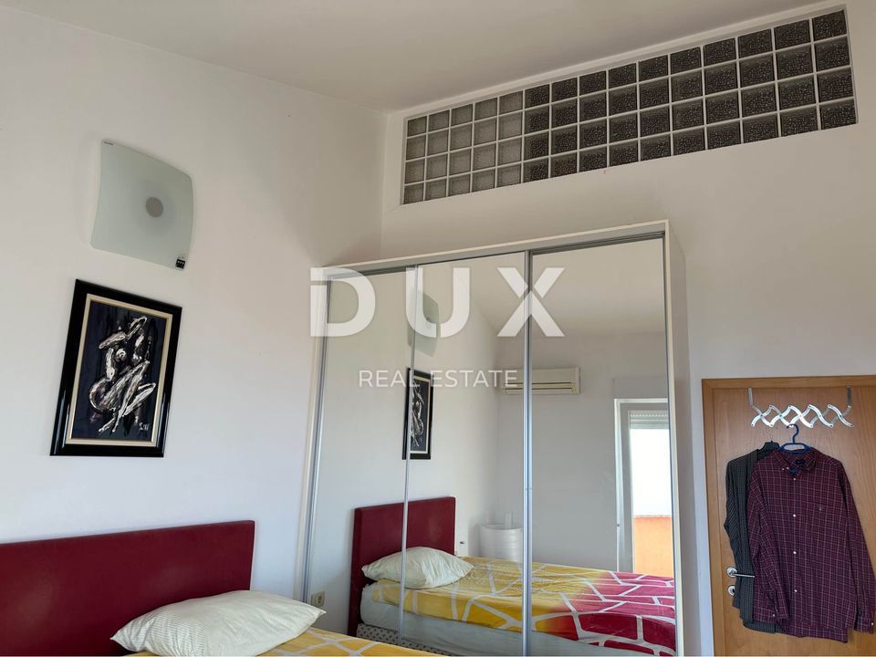 RIJEKA, KASTAV - Appartamento con 2 camere da letto + soggiorno con vista panoramica sul mare + 2 posti auto! OPPORTUNITÀ!
