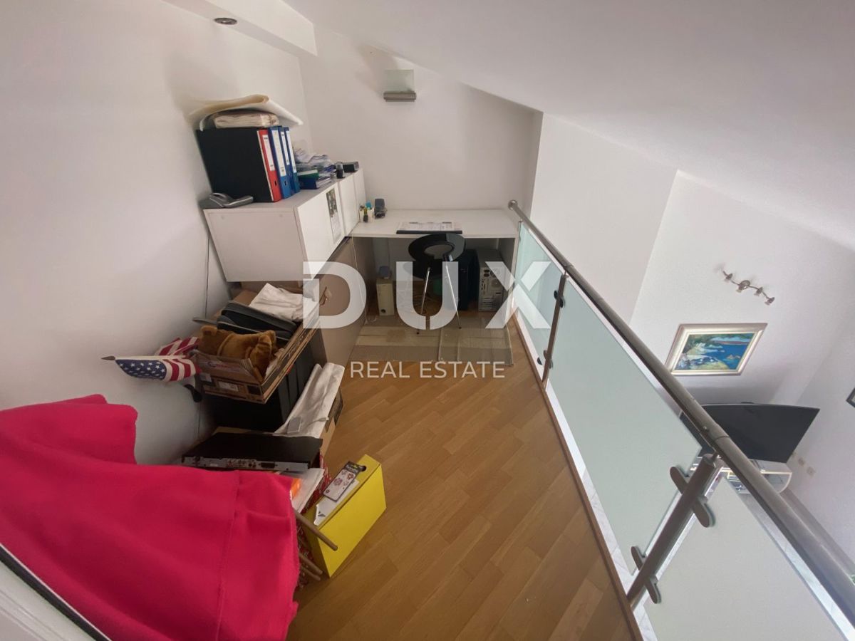 RIJEKA, KASTAV - Appartamento con 2 camere da letto + soggiorno con vista panoramica sul mare + 2 posti auto! OPPORTUNITÀ!