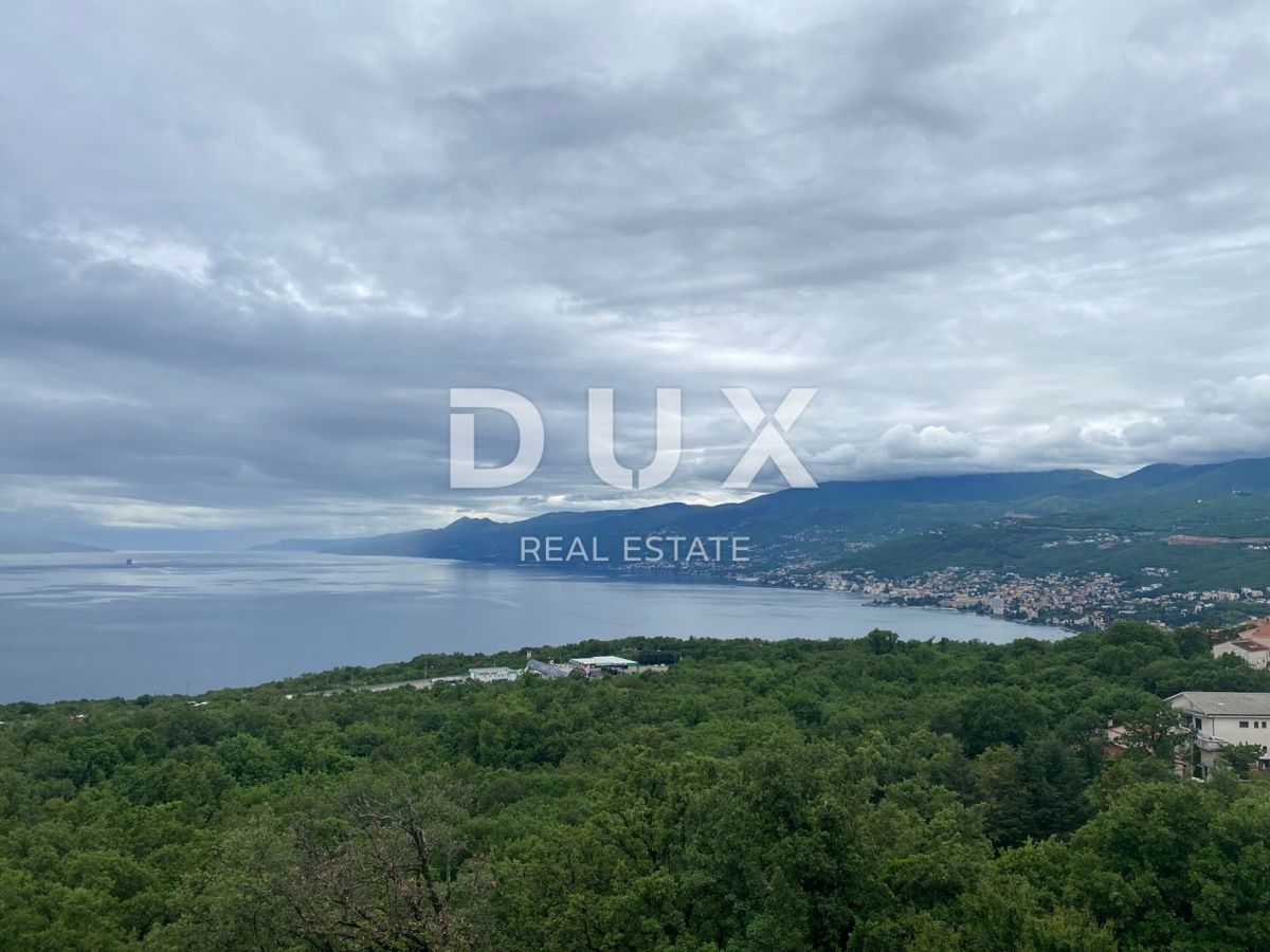 RIJEKA, KASTAV - Appartamento con 2 camere da letto + soggiorno con vista panoramica sul mare + 2 posti auto! OPPORTUNITÀ!