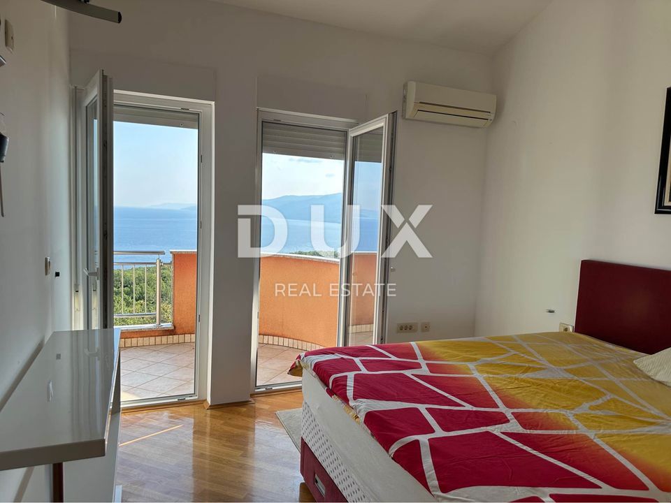 RIJEKA, KASTAV - Appartamento con 2 camere da letto + soggiorno con vista panoramica sul mare + 2 posti auto! OPPORTUNITÀ!
