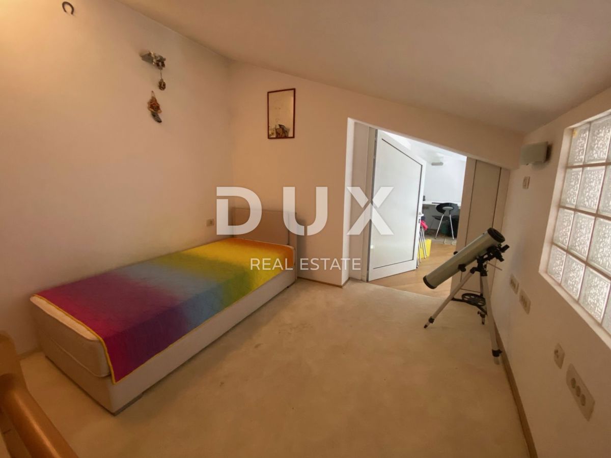 RIJEKA, KASTAV - Appartamento con 2 camere da letto + soggiorno con vista panoramica sul mare + 2 posti auto! OPPORTUNITÀ!