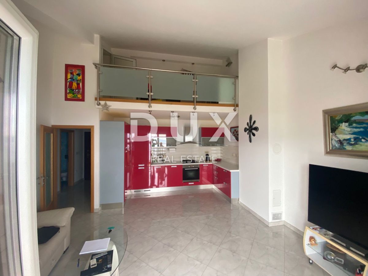 RIJEKA, KASTAV - Appartamento con 2 camere da letto + soggiorno con vista panoramica sul mare + 2 posti auto! OPPORTUNITÀ!