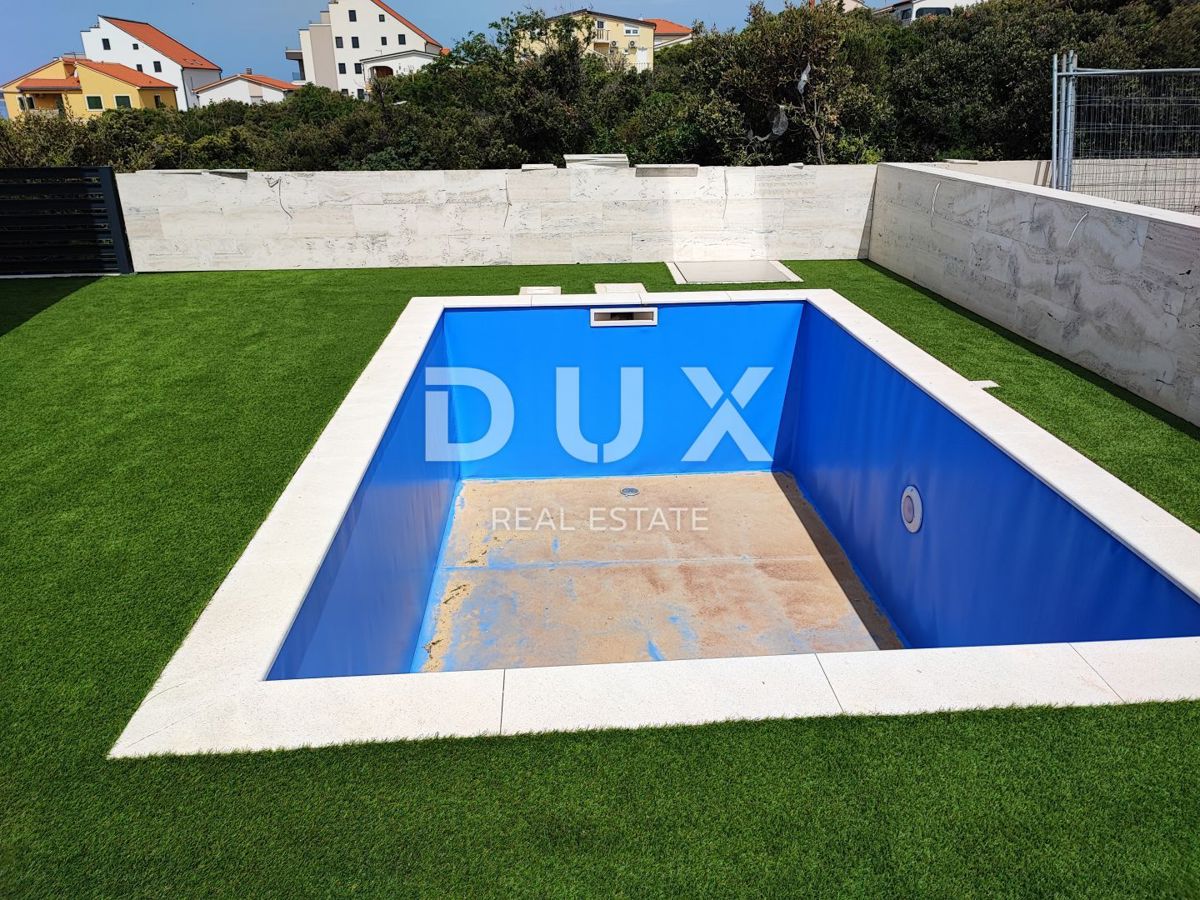 ISOLA DI PAG, MANDRE - appartamento di lusso con piscina in splendido edificio di nuova costruzione