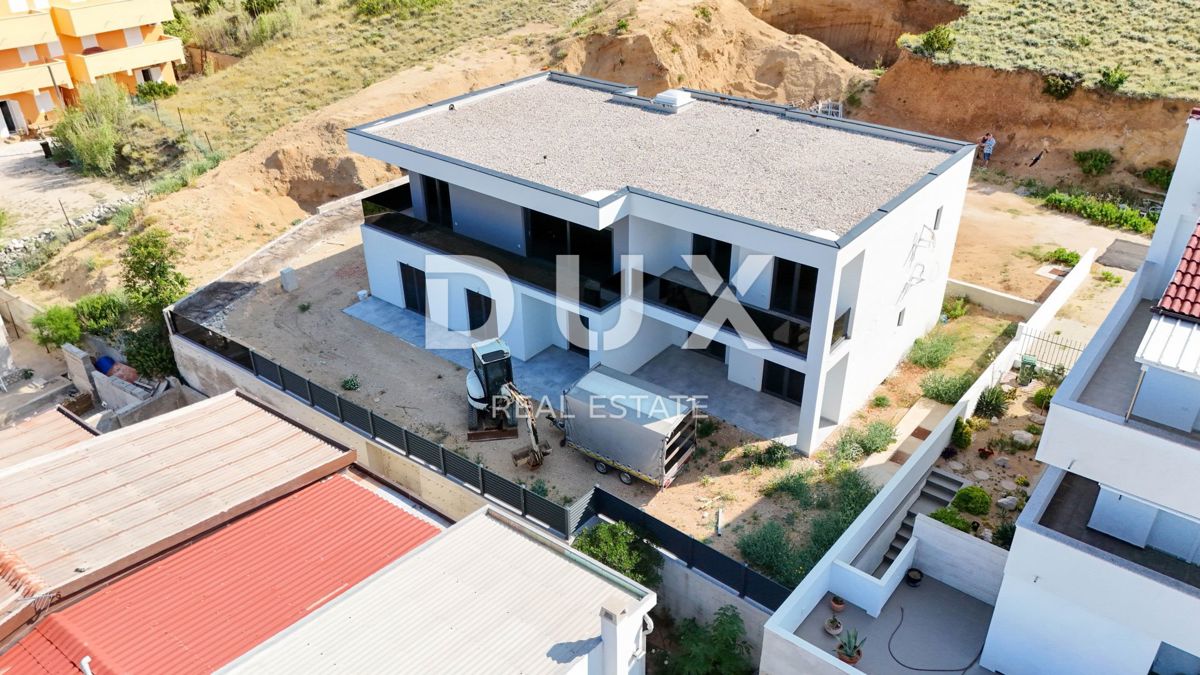ISOLA DI PAG, PAG - Appartamento di 96m2 a soli 50 metri dal mare