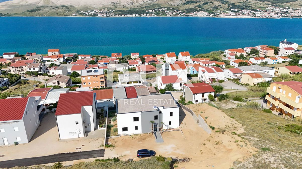 ISOLA DI PAG, PAG - Appartamento di 96m2 a soli 50 metri dal mare