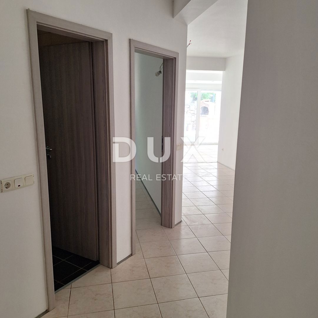 ISOLA DI KRK, CITTÀ DI KRK - Appartamento 69 m2 + giardino 150 m2