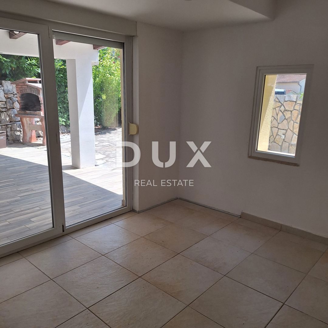 ISOLA DI KRK, CITTÀ DI KRK - Appartamento 69 m2 + giardino 150 m2