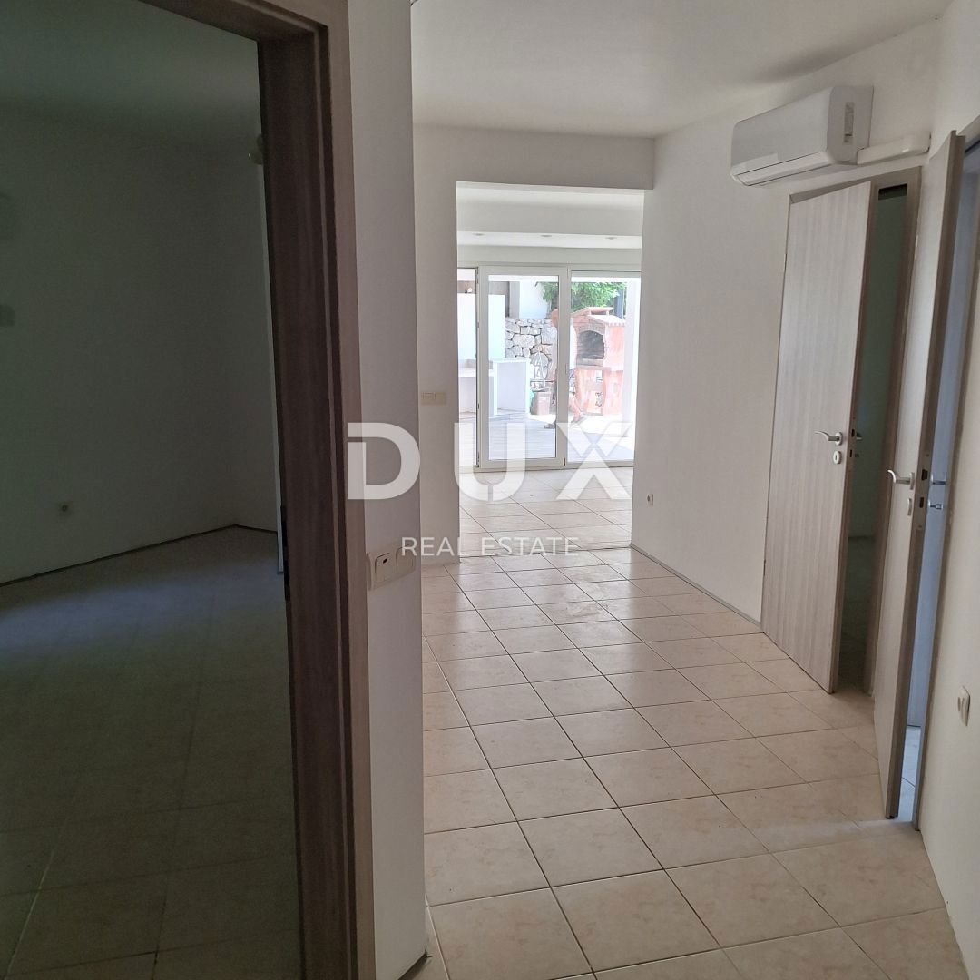 ISOLA DI KRK, CITTÀ DI KRK - Appartamento 69 m2 + giardino 150 m2