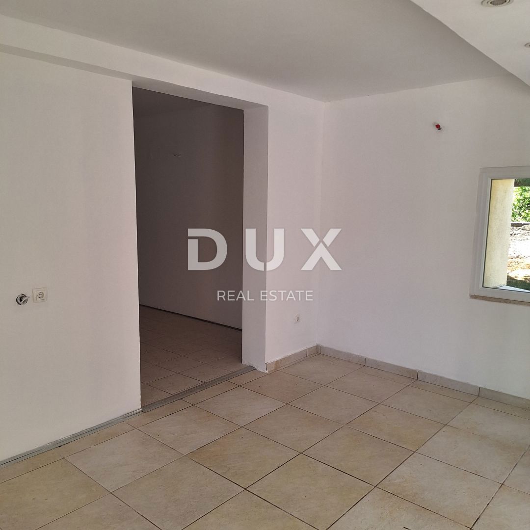 ISOLA DI KRK, CITTÀ DI KRK - Appartamento 69 m2 + giardino 150 m2