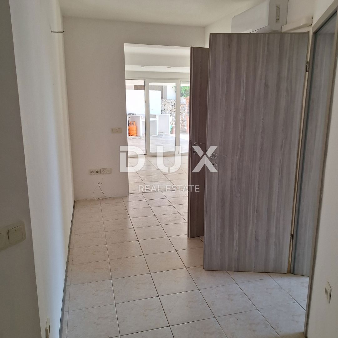 ISOLA DI KRK, CITTÀ DI KRK - Appartamento 69 m2 + giardino 150 m2